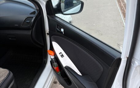 Hyundai Solaris II рестайлинг, 2012 год, 730 000 рублей, 15 фотография