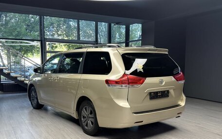 Toyota Sienna III, 2010 год, 1 480 000 рублей, 4 фотография