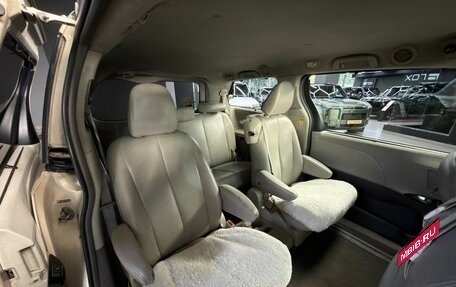 Toyota Sienna III, 2010 год, 1 480 000 рублей, 2 фотография