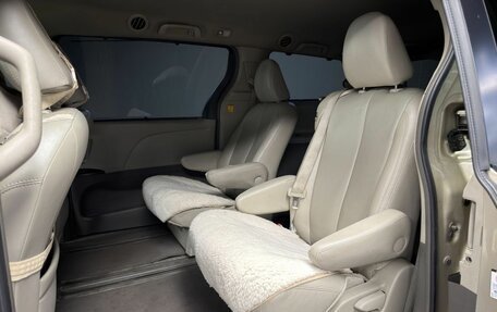 Toyota Sienna III, 2010 год, 1 480 000 рублей, 12 фотография
