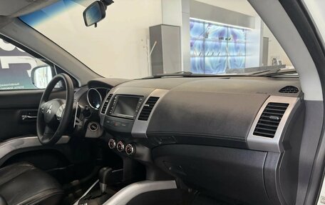 Mitsubishi Outlander III рестайлинг 3, 2011 год, 1 090 000 рублей, 19 фотография