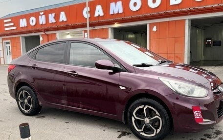 Hyundai Solaris II рестайлинг, 2011 год, 800 000 рублей, 3 фотография