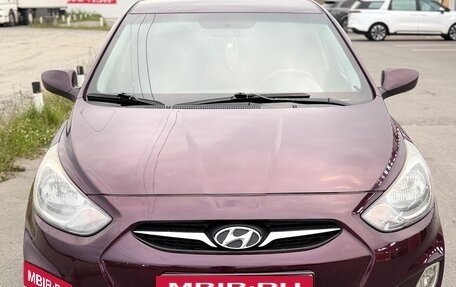 Hyundai Solaris II рестайлинг, 2011 год, 800 000 рублей, 2 фотография