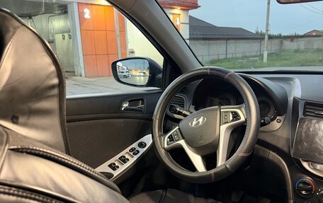 Hyundai Solaris II рестайлинг, 2011 год, 800 000 рублей, 19 фотография