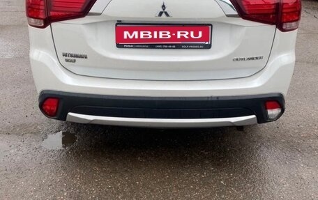 Mitsubishi Outlander III рестайлинг 3, 2018 год, 2 100 000 рублей, 1 фотография