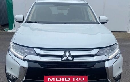 Mitsubishi Outlander III рестайлинг 3, 2018 год, 2 100 000 рублей, 4 фотография