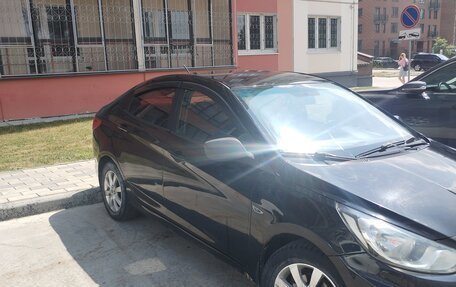 Hyundai Solaris II рестайлинг, 2012 год, 700 000 рублей, 2 фотография
