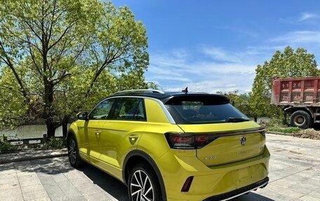 Volkswagen T-Roc I, 2022 год, 1 650 000 рублей, 2 фотография