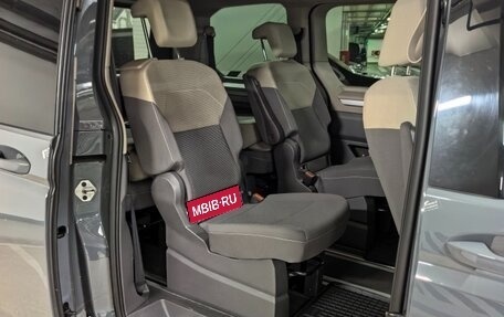 Volkswagen Multivan, 2022 год, 5 300 000 рублей, 6 фотография