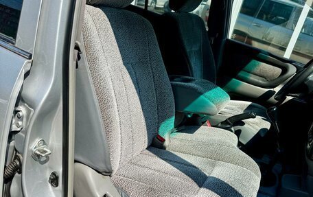 Toyota Land Cruiser 100 рестайлинг 2, 2006 год, 2 859 000 рублей, 22 фотография