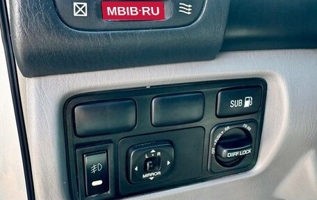 Toyota Land Cruiser 100 рестайлинг 2, 2006 год, 2 859 000 рублей, 19 фотография
