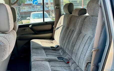 Toyota Land Cruiser 100 рестайлинг 2, 2006 год, 2 859 000 рублей, 25 фотография