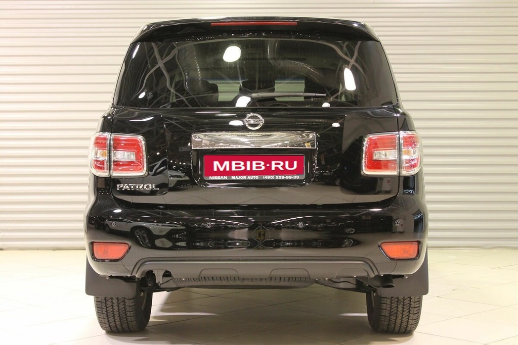 Nissan Patrol Y62 рестайлинг, 2015 год, 550 000 рублей, 4 фотография
