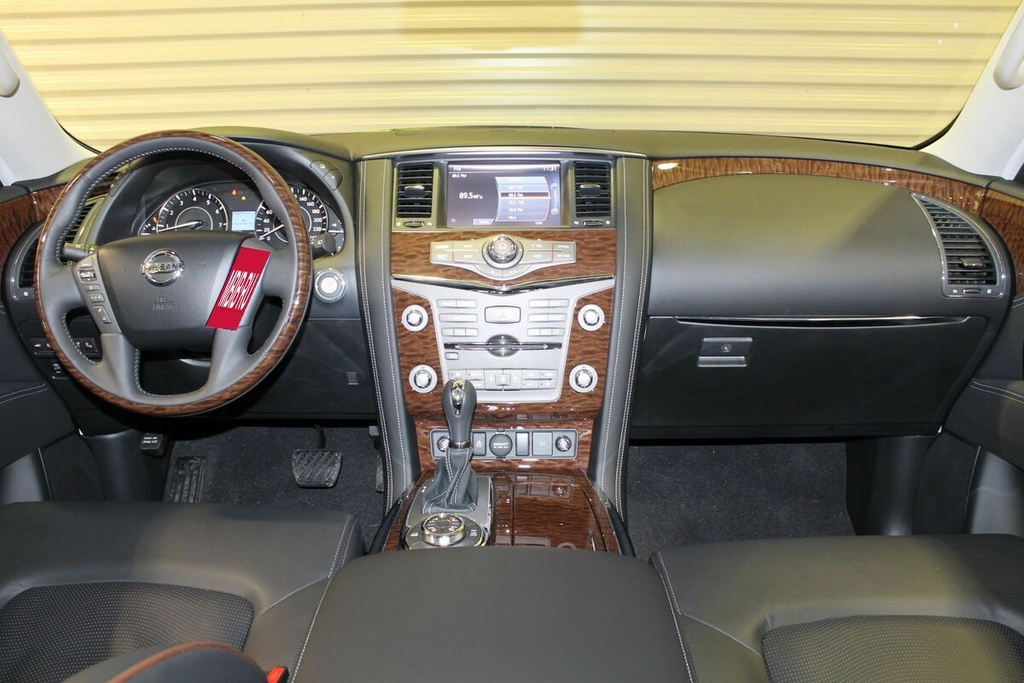 Nissan Patrol Y62 рестайлинг, 2015 год, 550 000 рублей, 6 фотография