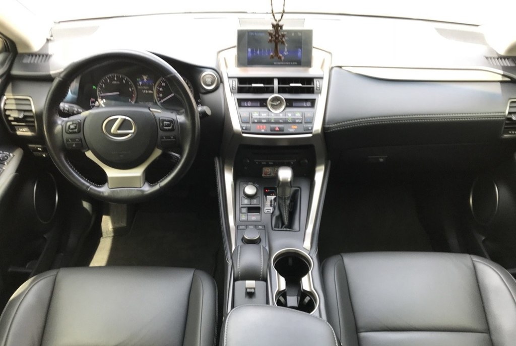 Lexus NX I рестайлинг, 2018 год, 900 000 рублей, 2 фотография