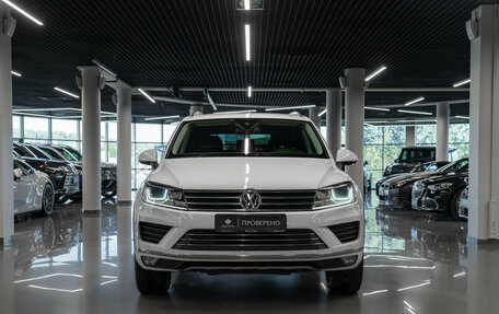 Volkswagen Touareg III, 2015 год, 2 990 000 рублей, 3 фотография