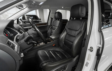 Volkswagen Touareg III, 2015 год, 2 990 000 рублей, 9 фотография