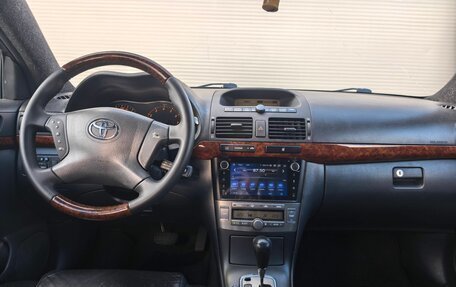Toyota Avensis III рестайлинг, 2004 год, 677 000 рублей, 9 фотография