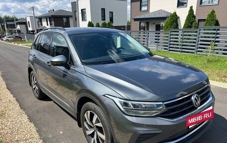 Volkswagen Tiguan II, 2021 год, 2 900 000 рублей, 2 фотография