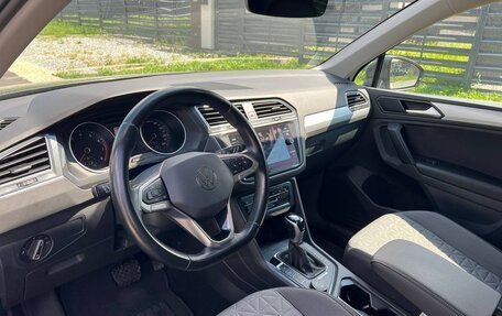 Volkswagen Tiguan II, 2021 год, 2 900 000 рублей, 15 фотография