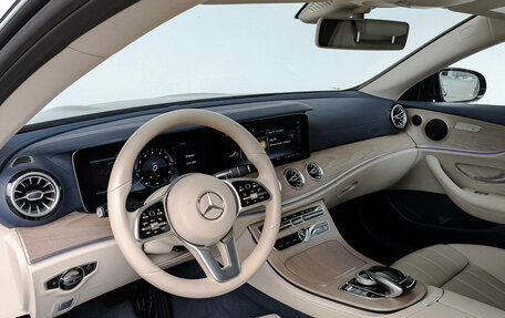 Mercedes-Benz E-Класс, 2020 год, 4 500 000 рублей, 15 фотография