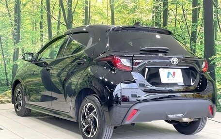 Toyota Yaris, 2023 год, 940 300 рублей, 8 фотография