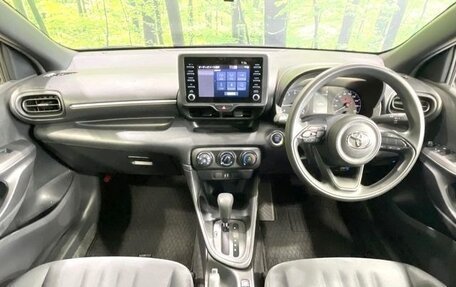 Toyota Yaris, 2023 год, 940 300 рублей, 11 фотография