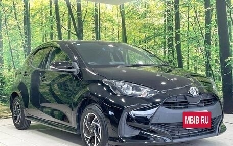 Toyota Yaris, 2023 год, 940 300 рублей, 4 фотография