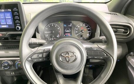 Toyota Yaris, 2023 год, 940 300 рублей, 12 фотография