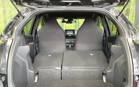 Toyota Yaris, 2023 год, 940 300 рублей, 14 фотография