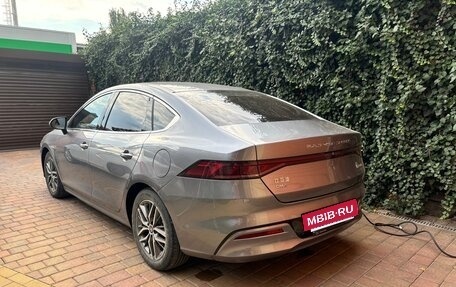 BYD Qin, 2022 год, 2 400 000 рублей, 2 фотография