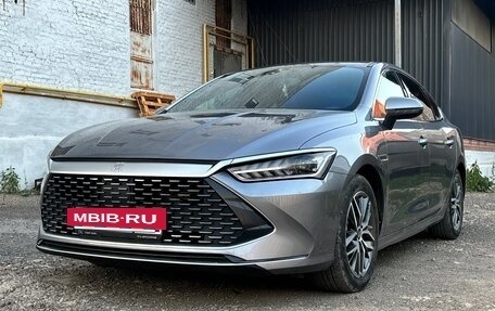 BYD Qin, 2022 год, 2 400 000 рублей, 6 фотография