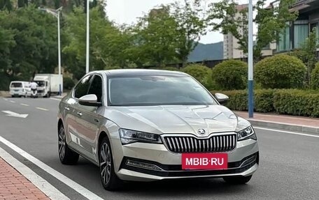 Skoda Superb III рестайлинг, 2022 год, 1 945 000 рублей, 3 фотография