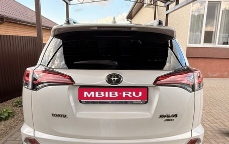 Toyota RAV4, 2019 год, 2 800 000 рублей, 4 фотография