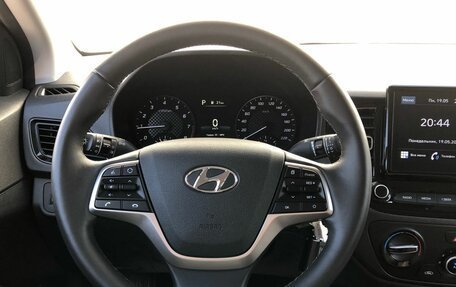 Hyundai Solaris II рестайлинг, 2022 год, 1 800 000 рублей, 11 фотография