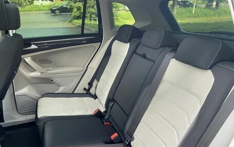 Volkswagen Tiguan II, 2017 год, 2 649 000 рублей, 29 фотография