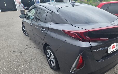 Toyota Prius IV XW50, 2017 год, 1 820 000 рублей, 8 фотография