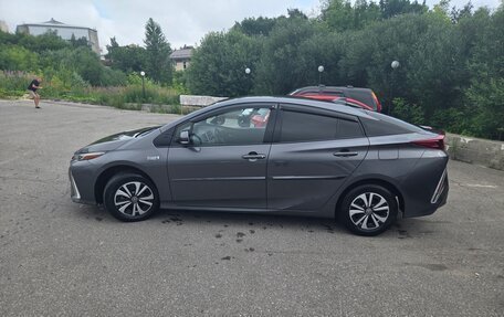 Toyota Prius IV XW50, 2017 год, 1 820 000 рублей, 9 фотография