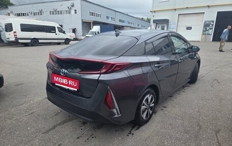 Toyota Prius IV XW50, 2017 год, 1 820 000 рублей, 7 фотография