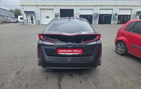 Toyota Prius IV XW50, 2017 год, 1 820 000 рублей, 5 фотография