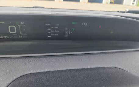 Toyota Prius IV XW50, 2017 год, 1 820 000 рублей, 11 фотография