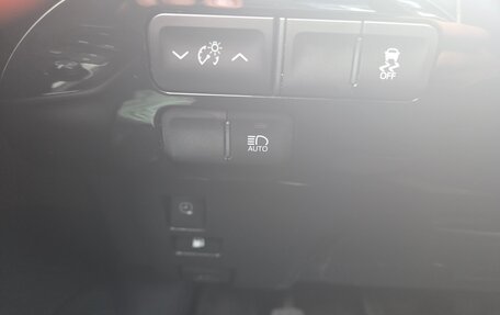 Toyota Prius IV XW50, 2017 год, 1 820 000 рублей, 18 фотография