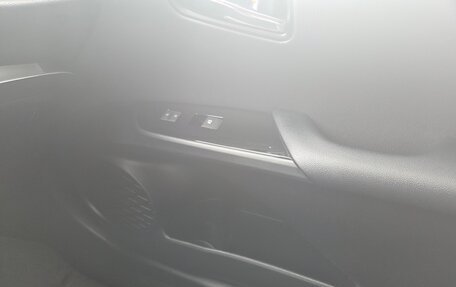 Toyota Prius IV XW50, 2017 год, 1 820 000 рублей, 17 фотография