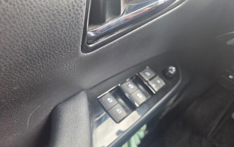 Toyota Prius IV XW50, 2017 год, 1 820 000 рублей, 16 фотография