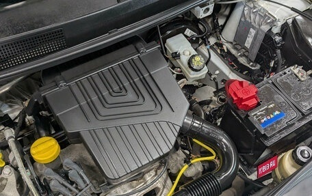 Renault Logan II, 2018 год, 800 000 рублей, 9 фотография