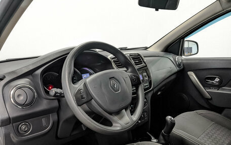 Renault Logan II, 2018 год, 800 000 рублей, 15 фотография