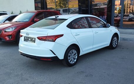 Hyundai Solaris II рестайлинг, 2021 год, 1 630 000 рублей, 6 фотография
