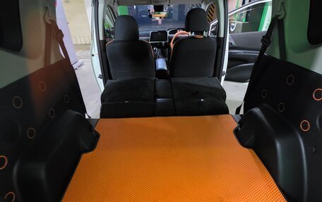 Toyota Sienta II, 2019 год, 1 400 000 рублей, 11 фотография