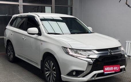 Mitsubishi Outlander III рестайлинг 3, 2021 год, 1 960 000 рублей, 1 фотография