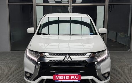 Mitsubishi Outlander III рестайлинг 3, 2021 год, 1 960 000 рублей, 2 фотография